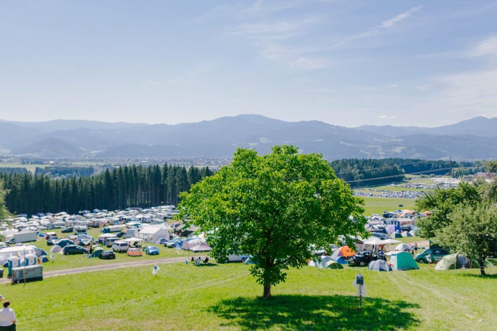 Prachtig uitzicht op het kampeergedeelte van Camping PINK te Birkmoarhof